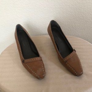 Brown Leather Heels With Embellishment Button
